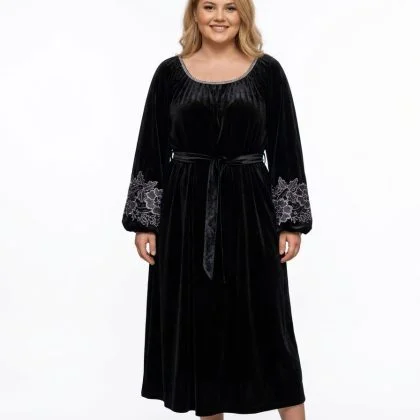 Rochie din catifea cu broderie argintie